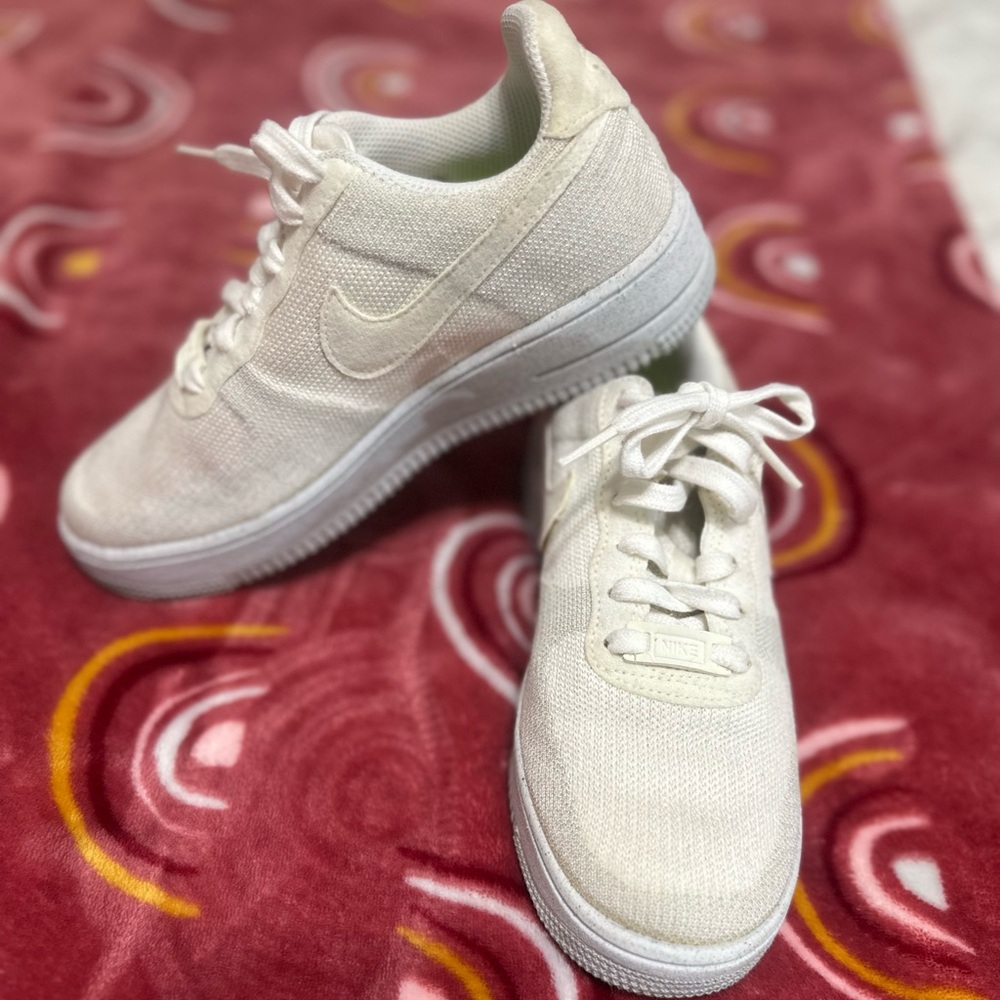 Nike Air Size 6